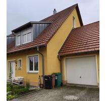 Wohnen in Herrieden: Charmantes Reihenhaus mit kleinem Garten