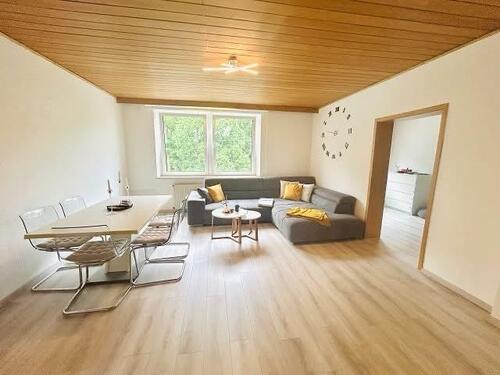 Foto - **4-Zimmer Dachgeschosswohnung - mit Einbauküche**