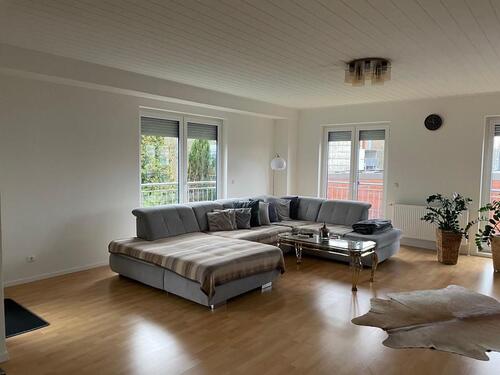 Foto - Großzügige 5-Zimmer Wohnung + inkl. Balkon + Vollbad + Gäste WC