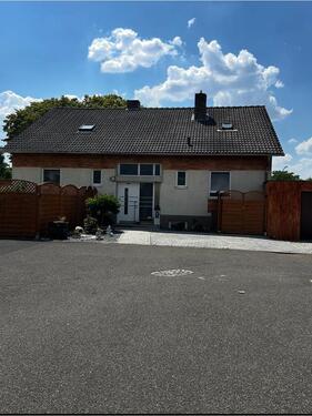 Foto - Haus mit 2 Wohneinheiten und Garten – ideal für Mehrgenerationen