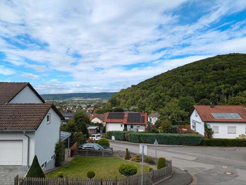 Foto - Kernsanierte 2-Zimmer-Wohnung mit großem Balkon & Ausblick