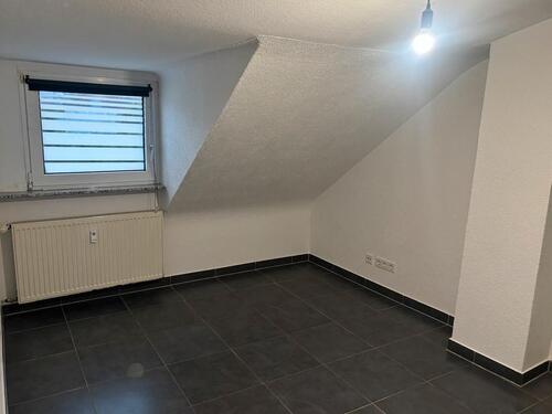 Foto - Helle Dachgeschosswohnung mit Einbauküche