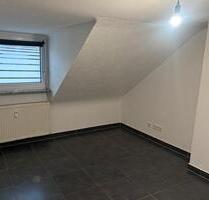 Helle Dachgeschosswohnung mit Einbauküche - Eppelborn