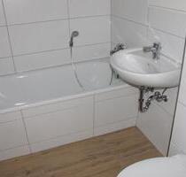 Kleine 3-Raum-Wohnung in der Kustrenaer Straße im 3. Geschoss - Bernburg (Saale)