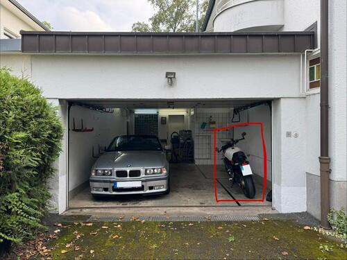 Foto - Motorradstellplatz in gemeinsam genutzter Garage