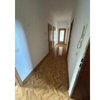 4-Zimmer-Wohnung mit Balkon im Hochparterre – Delitzscher Straße 7g, 04105 Leipzig