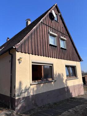 Foto - Schönes Haus mit Garten und Garage