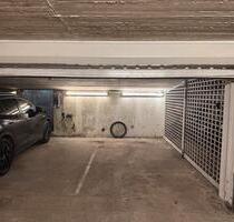 Garage Stellplatz 1,5 Plätze XXL Parkplatz mit Strom - Hamburg Stellingen
