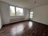 Foto - **HELLE 3-ZIMMERWOHNUNG MIT BADEWANNE UND BALKON**