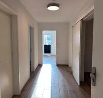 Frisch renoviert, 3 Zi Terassenwohnung, kleiner Garten, Schulnähe - Henstedt-Ulzburg