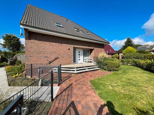 Foto - Im Herzen von Jever: EG-Wohnung mit großem Garten, EBK und Garage