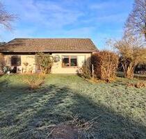 Einfamilienhaus (Bungalow) auf großem Grundstück - Lasbek