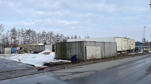 Foto - Container als Lagerraumgarage oder Werkstatt