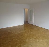 Uninähe. 2 -Zi.- Whg. mit Balkon, Garage und EBK. Prima Lage in Herrenhausen. - Hannover Herrenhausen-Stöcken