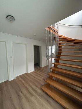 Foto - 4-Zimmerwohnung, neu renoviert - 950,00&nbsp;EUR Kaltmiete, ca.&nbsp; 83,00&nbsp;m&sup2;