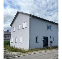 Neubau 2025: Moderne DHH mit PV-Anlage in Schrobenhausen