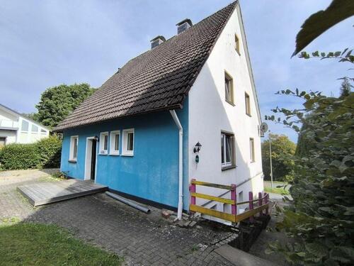 Foto - MAKLERFREI! Günstiges Einfamilienhaus mit 7 Zimmern
