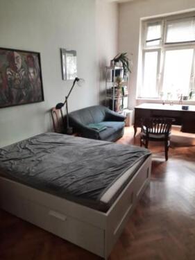 Foto - Großes, helles, möbliertes Zimmer in Altbauwohnung zur Untermiete