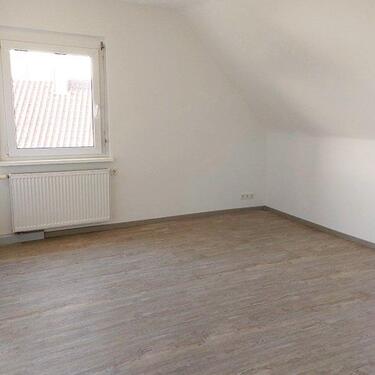 Foto - Sanierte 3-Zimmer Wohnung + Dachgeschoss