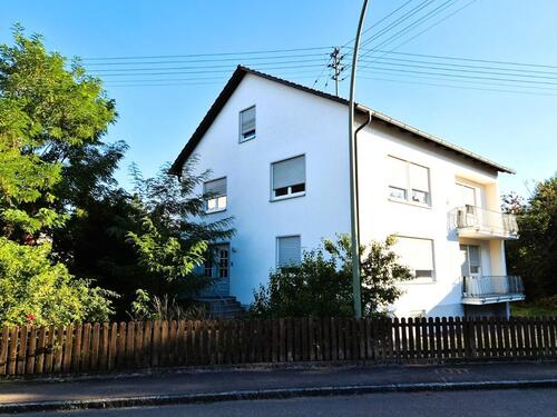 Foto - Modernisiertes 3-Parteien-Mehrfamilienhaus mit Balkonen u. Garten