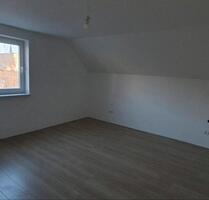 Frisch renovierte 3,5-Zimmer-Wohnung mit Stellplatz - Poppenricht