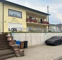 Großzügiges 3 Familen Haus - 295.000,00&nbsp;EUR Kaufpreis, ca.&nbsp; 300,00&nbsp;m&sup2; in Aura im Sinngrund (PLZ: 97773)