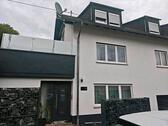 Foto - Charmante Doppelhaushälfte mit großer Terrasse, Balkon und Garage