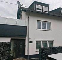 Charmante Doppelhaushälfte mit großer Terrasse, Balkon und Garage - Osann-Monzel