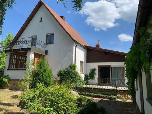 Foto - Großzügiges Einfamilienhaus m. parkartigem Garten in ruhiger Lage