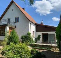 Großzügiges Einfamilienhaus m. parkartigem Garten in ruhiger Lage - Schwandorf