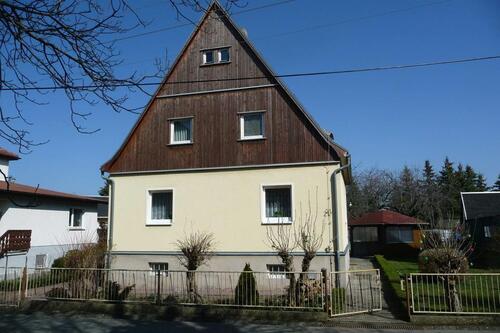 Foto - Älteres Einfamilienhaus mit großzügigem Nebengelass