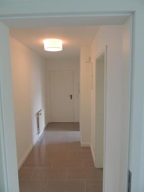 Foto - Für Singles: 2 Zi., EBK, Tageslichtbad, Balkon, Pkw-Stellplatz