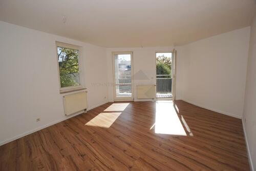 Foto - 2-Raum-Wohnung mit Balkon und Einbauküche in Traum-Lage am Schwanenteich!