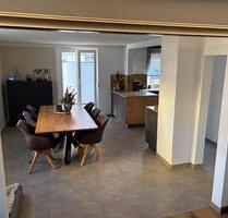 Einfamilienhaus mit PV-Anlage, neuem Wohnbereich und Garten - Gochsheim