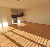 Zentrale + helle 2 Zimmer Wohnung mit EBK und TG-Platz - Leipzig Ost