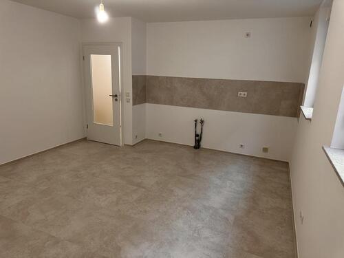 Foto - Ab SOFORT 2-Zimmer-Wohnung (44 m²) im Souterrain in der Stadtmitte nur für 'Singles'