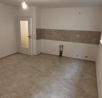Ab SOFORT 2-Zimmer-Wohnung (44 m²) im Souterrain in der Stadtmitte nur für 
