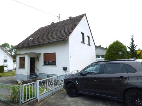 Foto - freistehendes EFH mit Doppelgarage, Carport und Garten