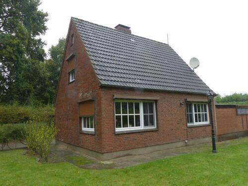 Foto - Einfamilienhaus mit Garage in 25746 Heide