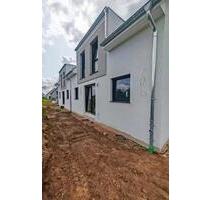 Moderne Doppelhaushälfte mit 5 Zimmern & Garten Hohenhameln