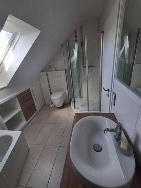 Foto - Gemütliche 2-Zimmer-Dachgeschosswohnung mit Sauna und Einbauküche in ruhiger Wohnlage