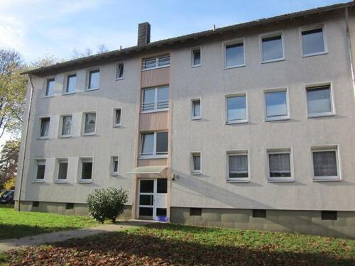 Foto - teilsanierte 2-Zi.-Wohnung im EG eines ruhigen Mehrfamilienhauses