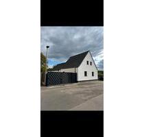 Freistehendes Einfamilienhaus mit Garten und 2 Stellplätzen - Herzogenrath