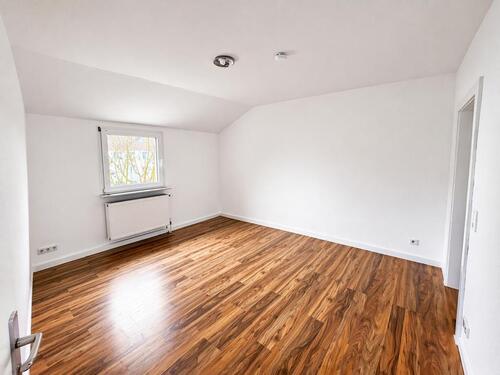 Foto - 3-Zimmer DG Wohnung - 370,00&nbsp;EUR Kaltmiete, ca.&nbsp; 51,25&nbsp;m&sup2;
