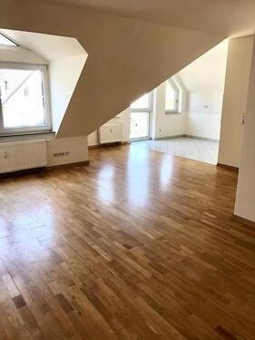 Foto - *** Schöne 2-Zimmer im DG mit Parkett in toller Lage! *** EBK möglich!