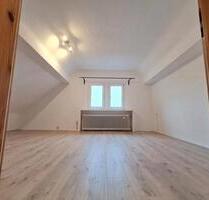 Sanierte Dachgeschosswohnung mit Küche in Remscheid Hastwn