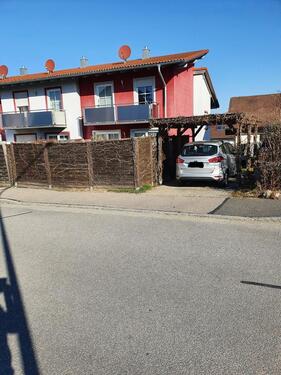 Foto - Haus bzw. Reihenendhaus mit Carport und Garten