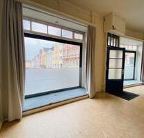 Lichtdurchfluteter Laden Büro - 450,00&nbsp;EUR Kaltmiete, ca.&nbsp; 35,00&nbsp;m&sup2; in Hof (PLZ: 95028) Altstadt