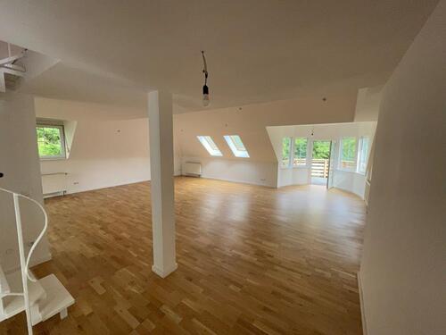 Foto - Lichtdurchflutete 4-Zi-Maisonette mit Galerie, Balko­n & Waldblick in Carlsberg