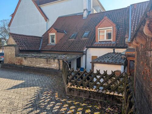 Foto - Kernsanierungsbedürftiges Wohnhaus in ruhiger Innenstadtlage
